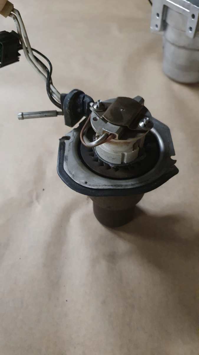 Ardeks degšanas kameras elements